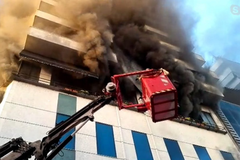 Gori zgrada u Albaniji: Zarobljeno 40 ljudi (VIDEO)